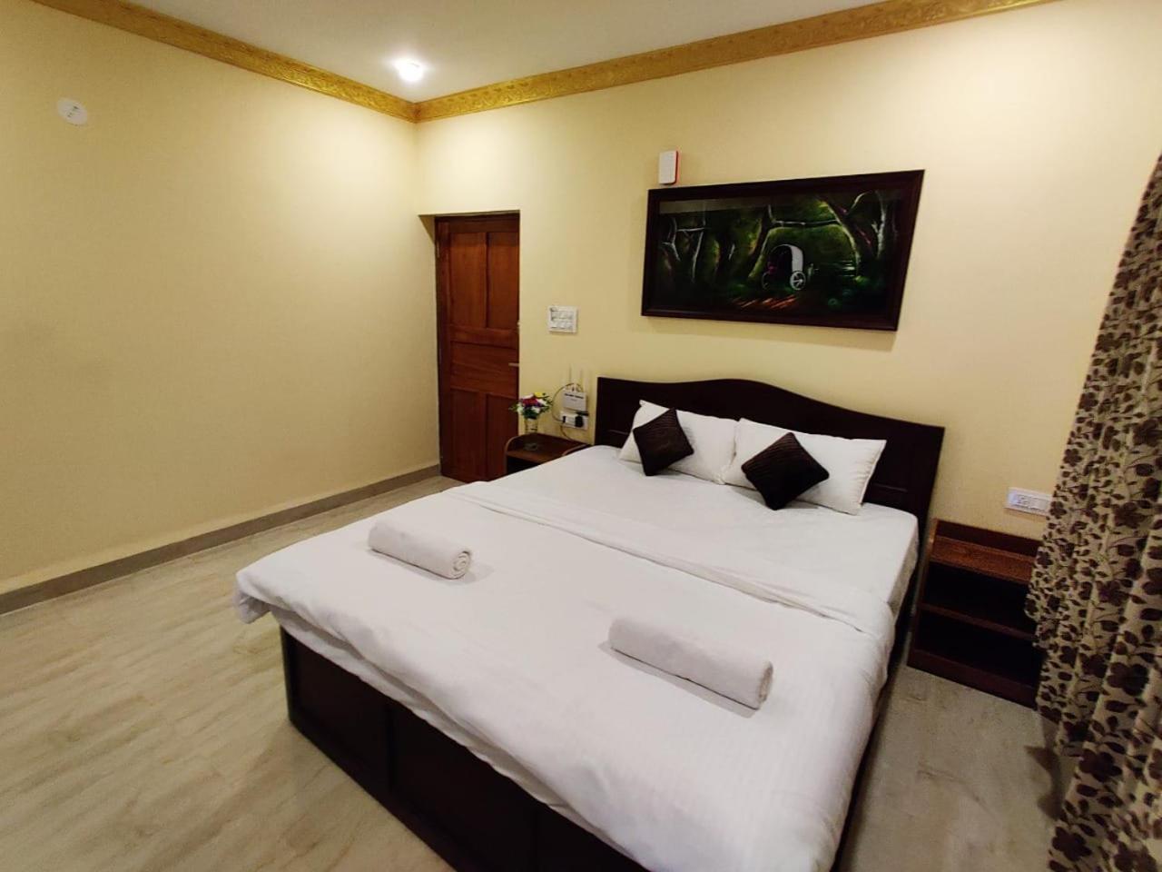 Ena Holiday Inn Calangute Exterior photo