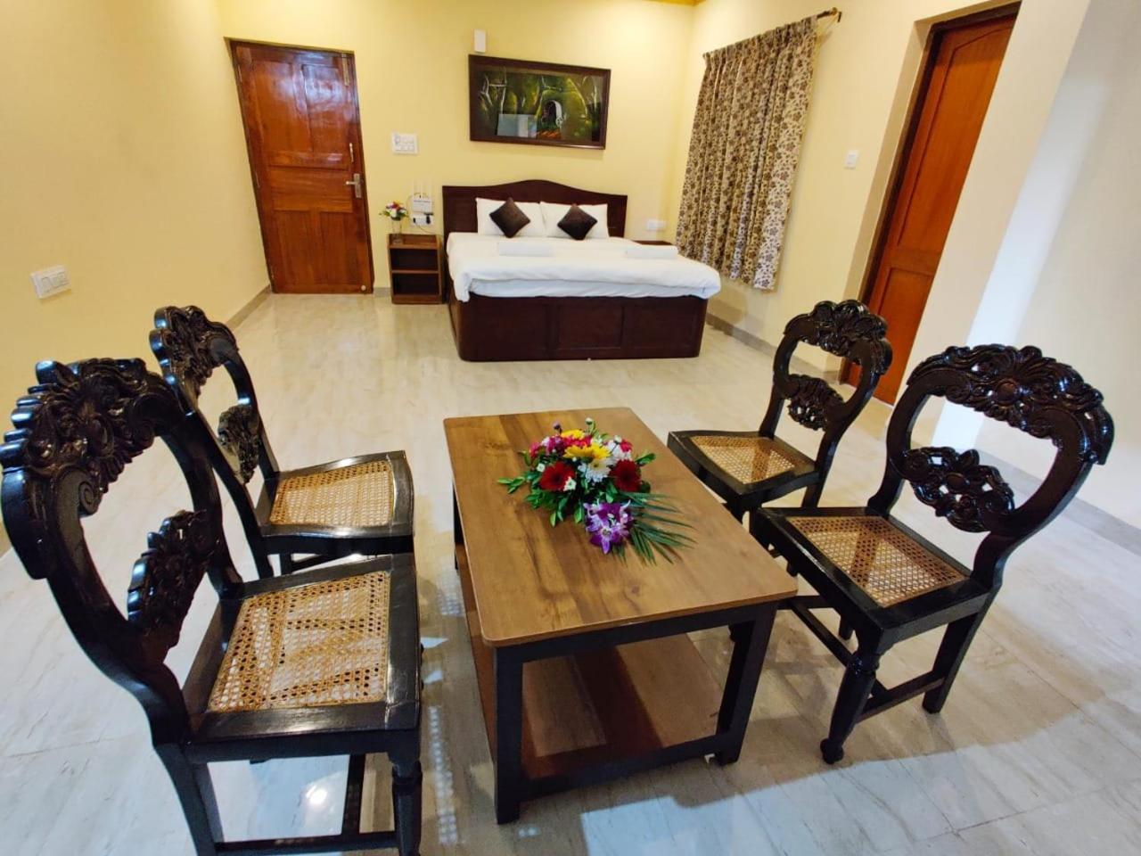 Ena Holiday Inn Calangute Exterior photo
